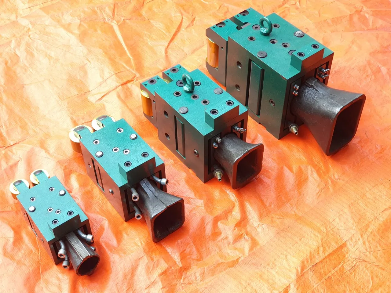 Graduated set of roller entry guides with rectangular entry bells