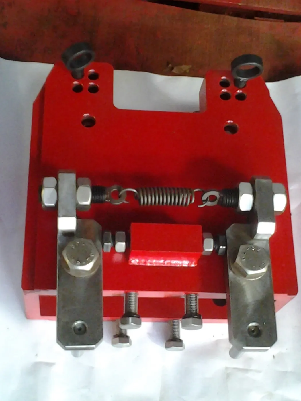 Spring-loaded roller entry guide on its mounting plate