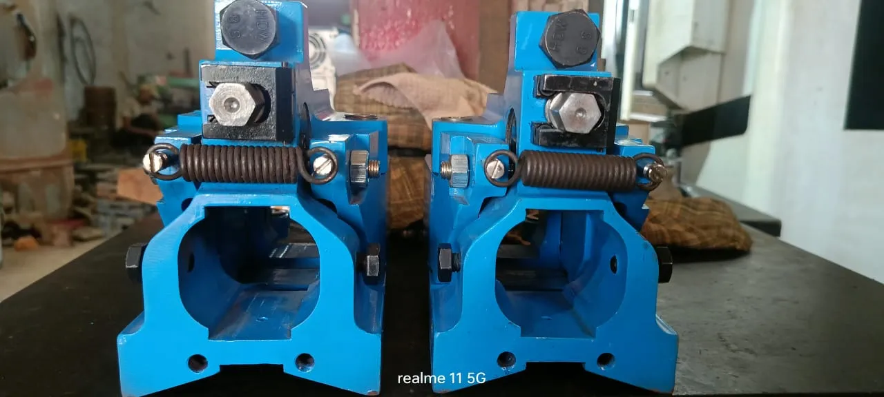 Spring-tensioned entry guides with adjusting arms
